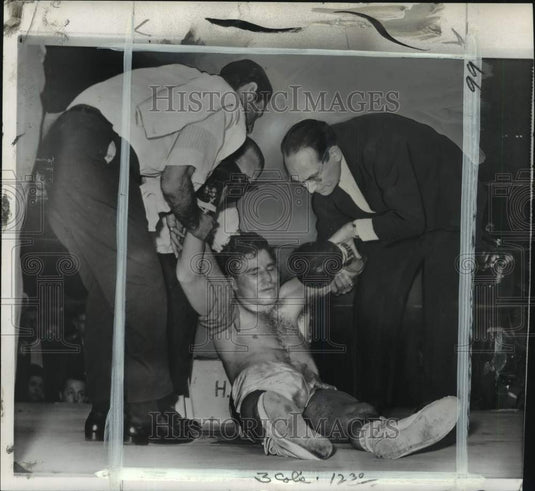 1962 Press Photo Boxer Jorge Fernandez assisted after lost fight - pis07252- Historic Images