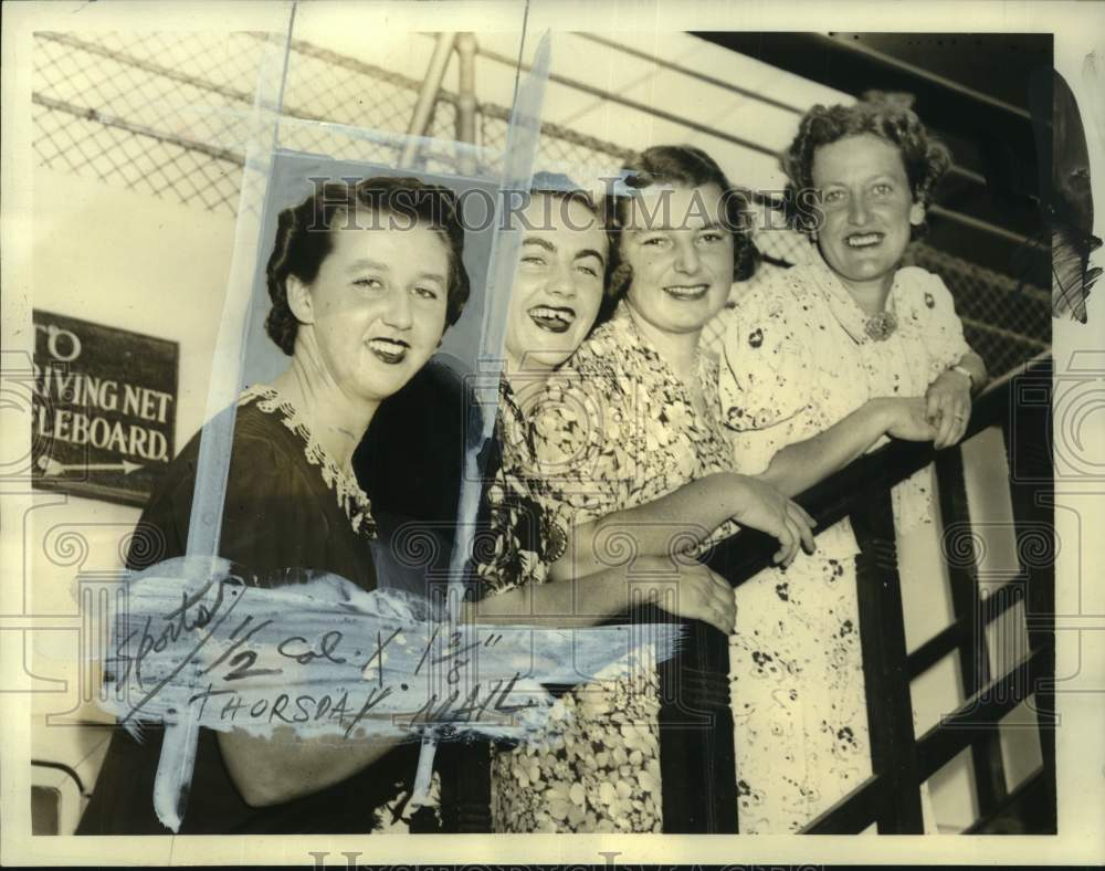 1938 Press Photo Mrs. Harry Hopman &amp; fellow tennis players, S.S. Queen Mary, NY- Historic Images