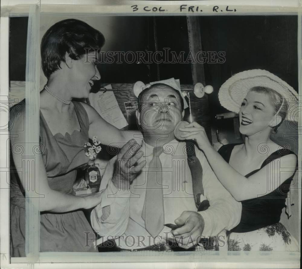 1955 Press Photo Actors Brina Dexton &amp; Amelia Fellows helps Tony Galento make-up- Historic Images