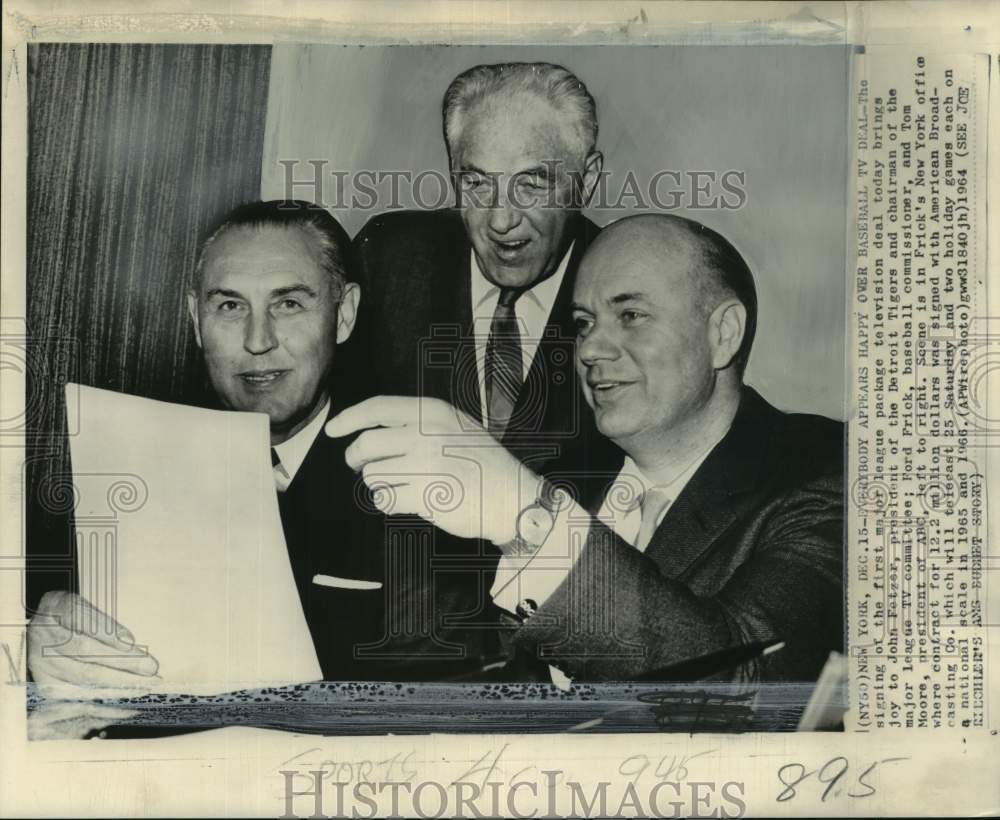 1964 Press Photo Officials sign contract for ABC television baseball package, NY- Historic Images
