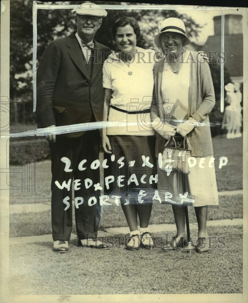 1931 Press Photo Women&#39;s National Golf Champion Helen Hicks &amp; parents, Buffalo- Historic Images