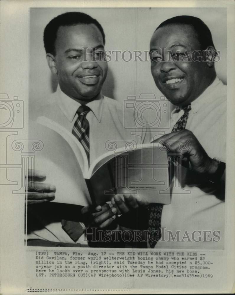 1969 Press Photo Ex-boxer Kid Gavilan & Louis Jones, Model Cities program, FL- Historic Images