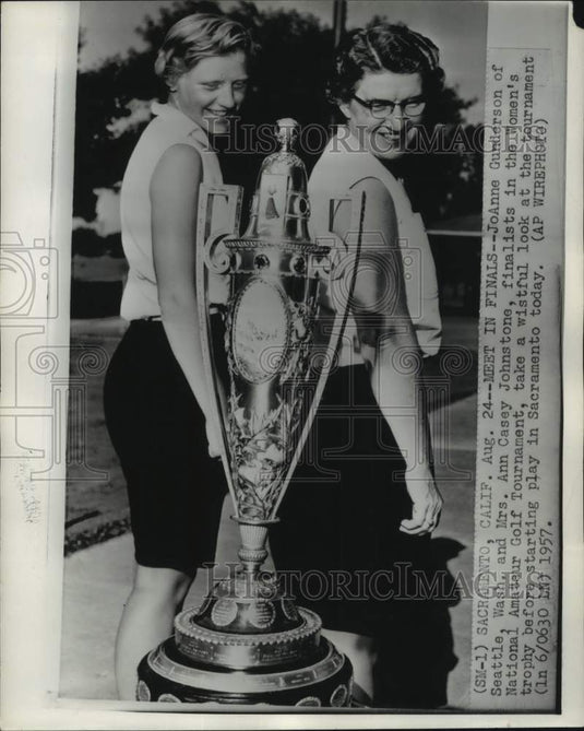 1957 Press Photo JoAnne Gunderson & Ann Casey Johnstone, golf tournament, CA- Historic Images