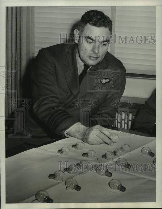 1946 Press Photo Naval Academy's football Thomas J. Hamilton - pis07551- Historic Images