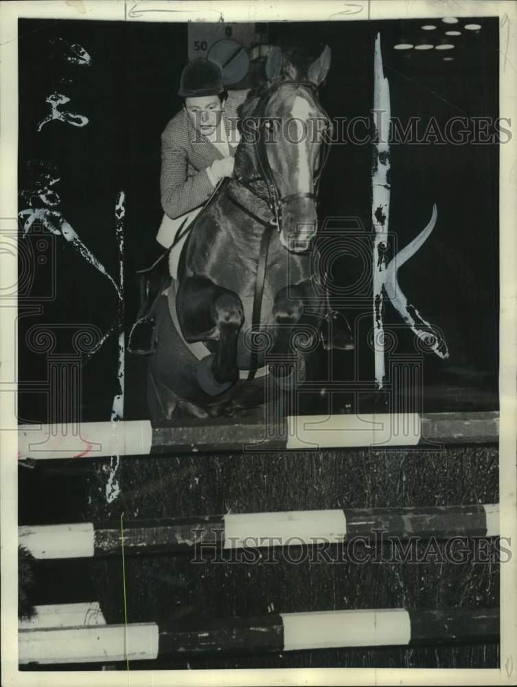 1957 Press Photo Miss Pat Smythe &amp; Flanagan, &quot;Horse of the Year&quot; show, London- Historic Images