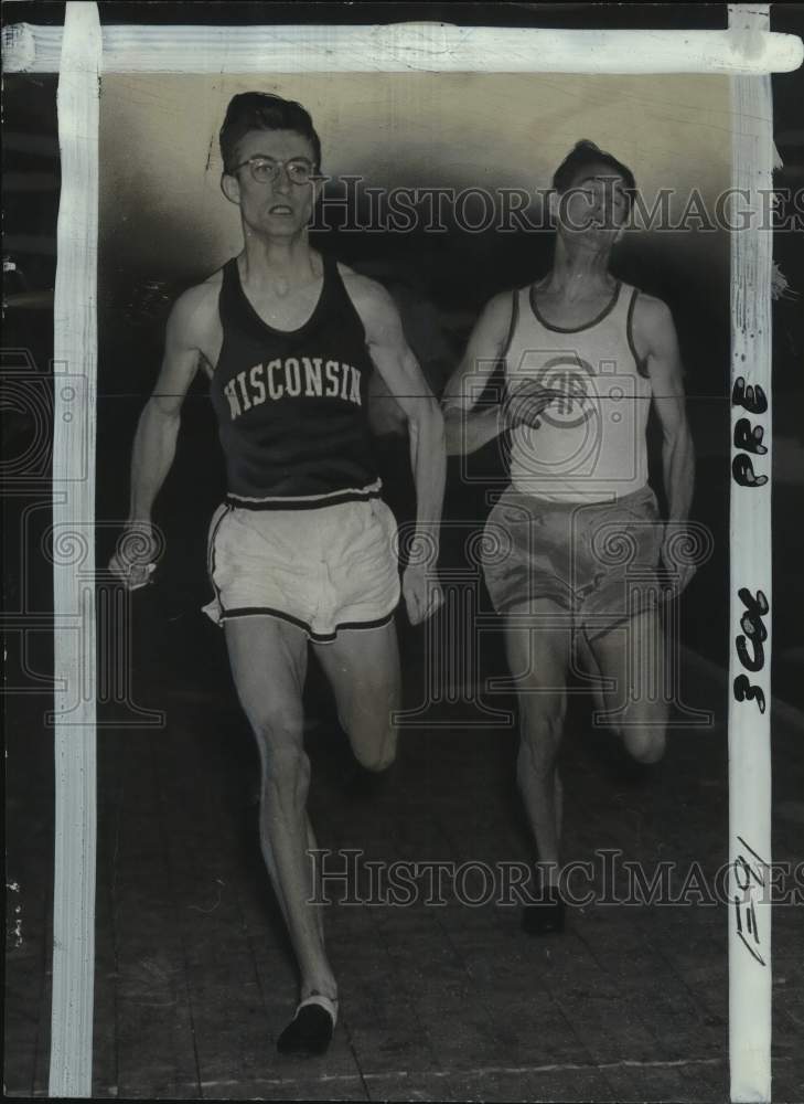 1951 Press Photo Track star Don Gehrmann beats Willi Slykhuis in mile run event- Historic Images
