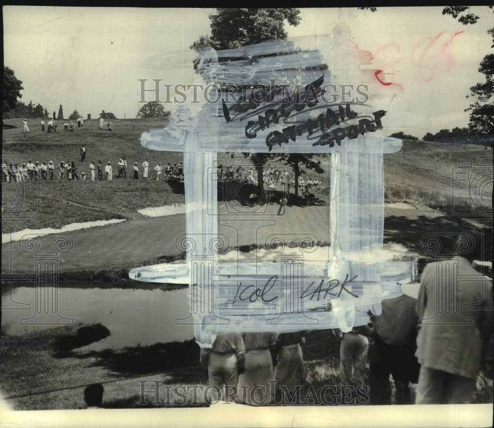 1939 Press Photo People watching a golf game - pis07702- Historic Images