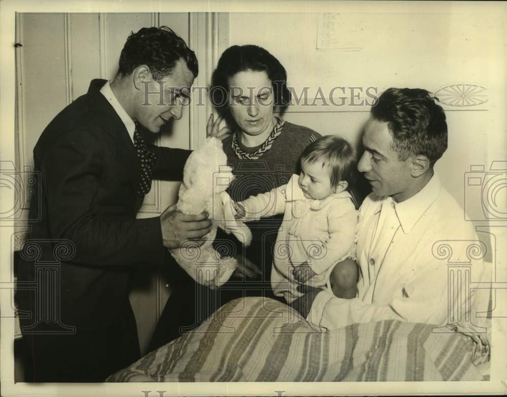 1935 Press Photo Cyclist Franco Georgetti & family at home, Alfred Letourner, NY- Historic Images