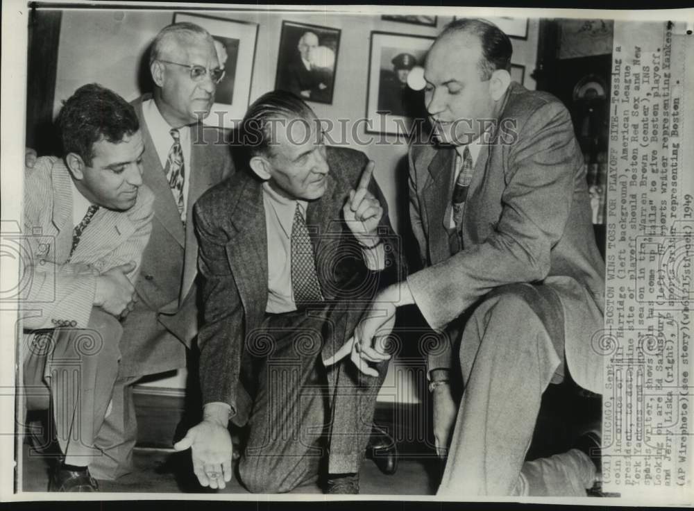 1949 Press Photo Will Harridge &amp; sport writers, baseball, Chicago, Illinois- Historic Images