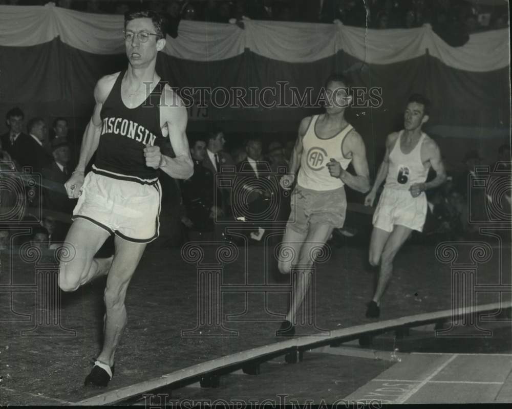 1950 Press Photo Don Gehrmann leads fellow runners in Wanamaker Mile race- Historic Images