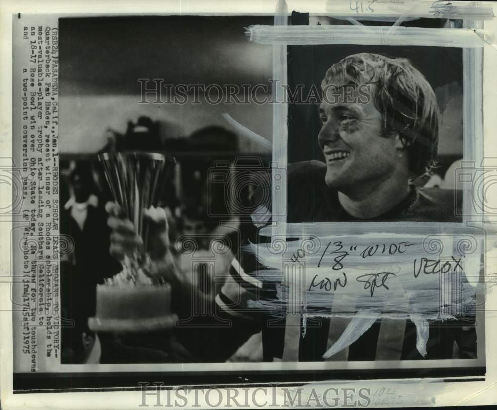 1975 Press Photo Southern California&#39;s quarterback Pat Haden with MVP trophy, CA- Historic Images