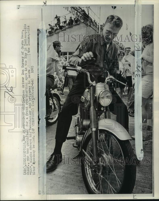 1965 Press Photo Auto racer Dan Gurney, Indianapolis Motor Speedway - pis07943- Historic Images