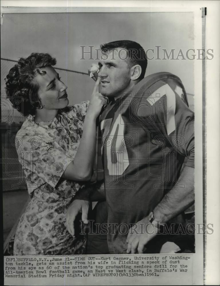 1961 Press Photo Kurt Gegner &amp; wife, football, Buffalo, New York - pis07991- Historic Images