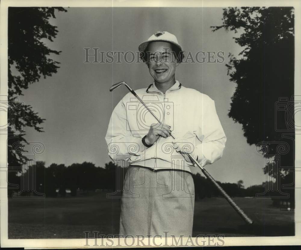 Press Photo Golfer Betty Hicks models Wilson women&#39;s windbreaker jacket- Historic Images