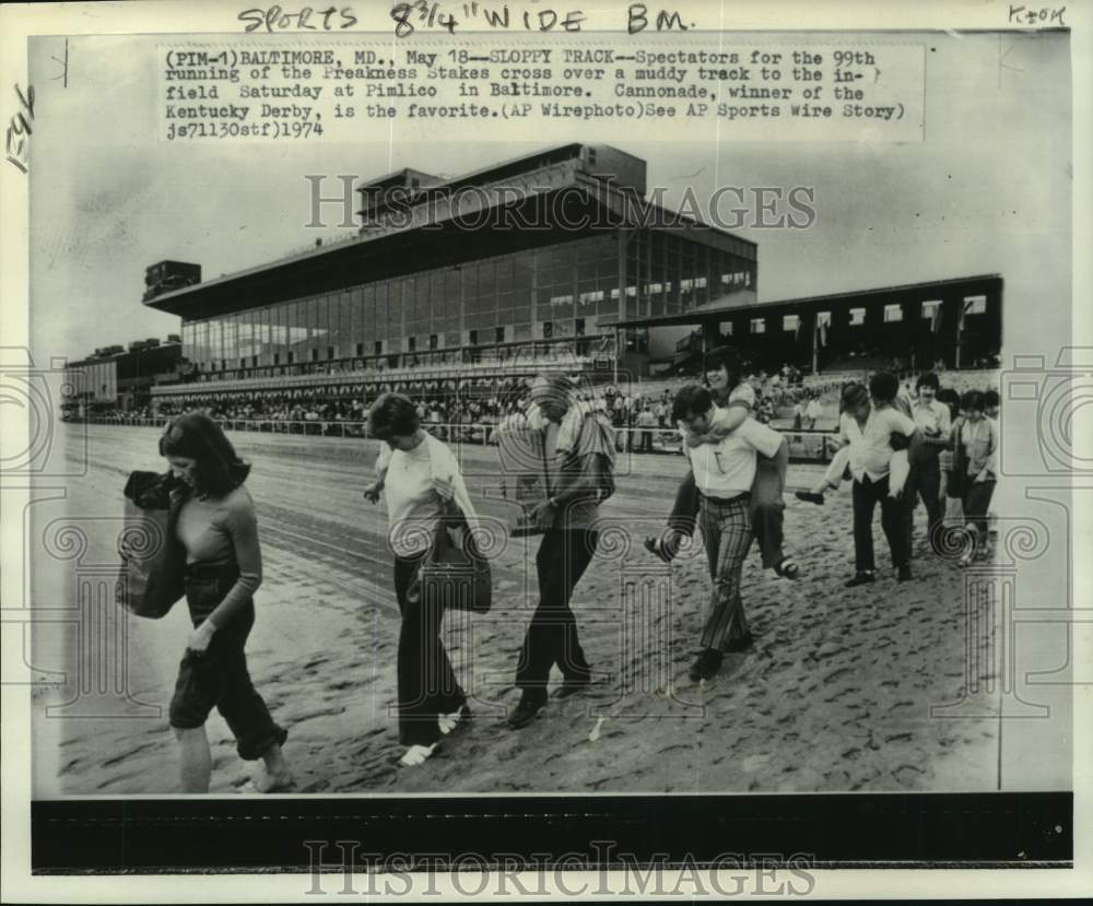 1974 Press Photo Spectators of Preakness Stakes at Pimlico, Baltimore, Maryland- Historic Images
