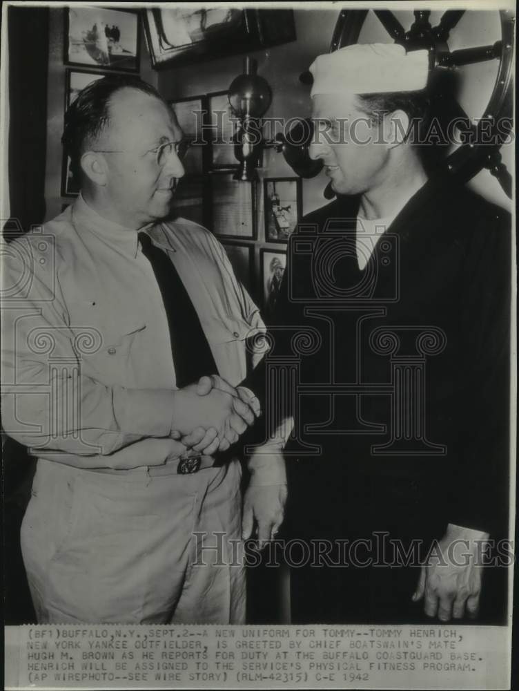 1942 Press Photo Tommy Heinrich & Hugh M Brown, Buffalo coastguard base, NY- Historic Images