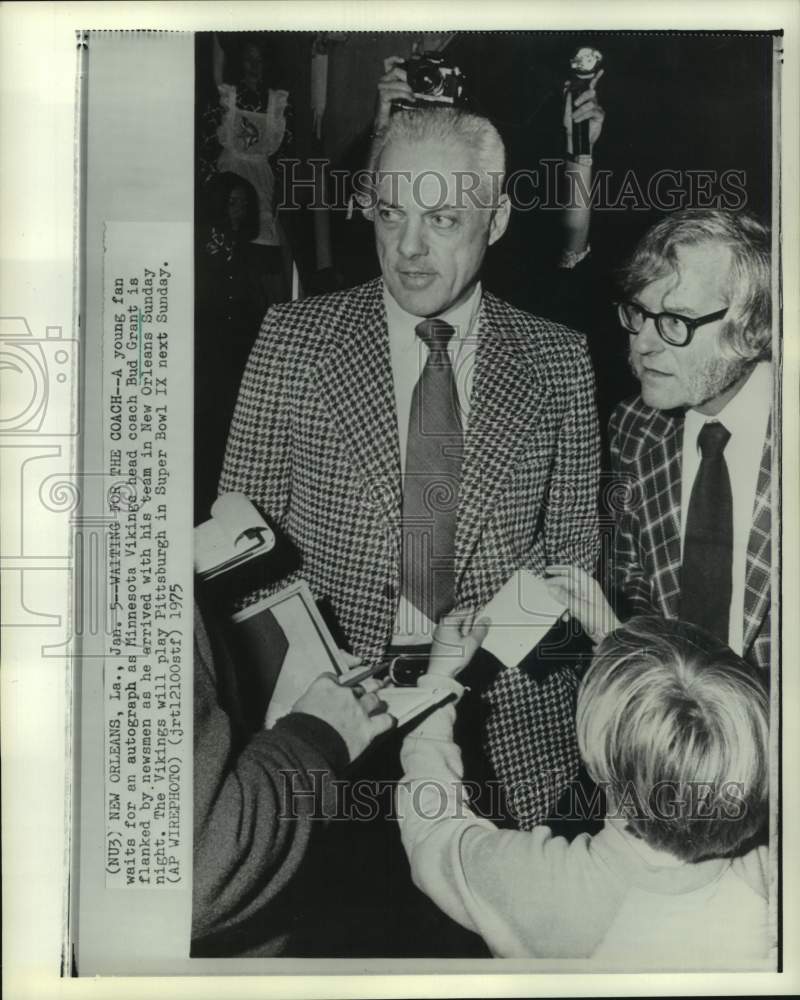 1975 Press Photo Minnesota Vikings' football coach Bud Grant, New Orleans, LA- Historic Images