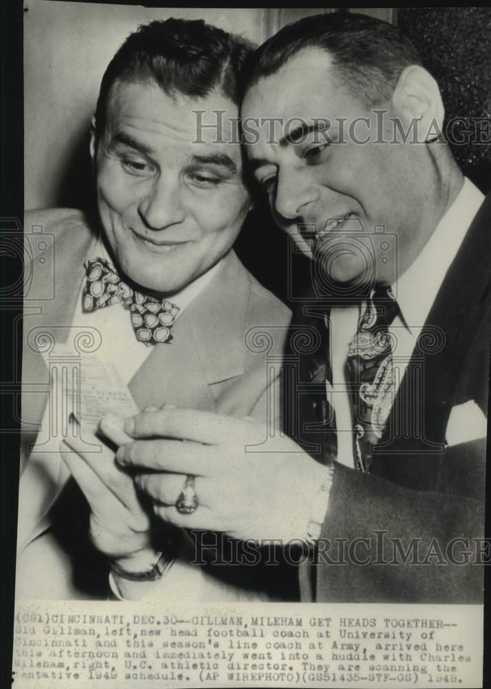 1948 Press Photo Bearcats' football Sid Gillman & Charles Wileham, Ohio- Historic Images
