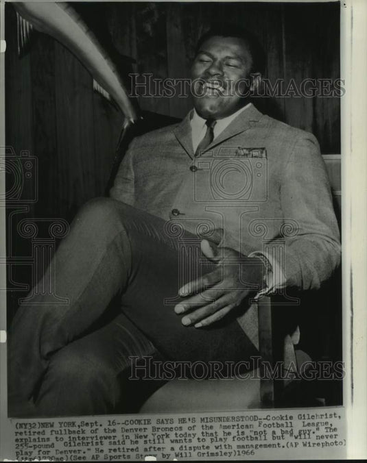 1966 Press Photo Fullback Football Player Cookie Gilchrist on his interview, NY- Historic Images