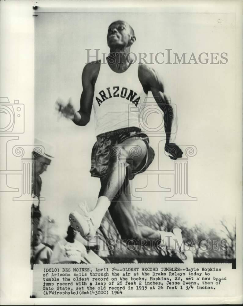 1964 Press Photo Gayle Hopkins sets new broad jump record, track, Des Moines- Historic Images