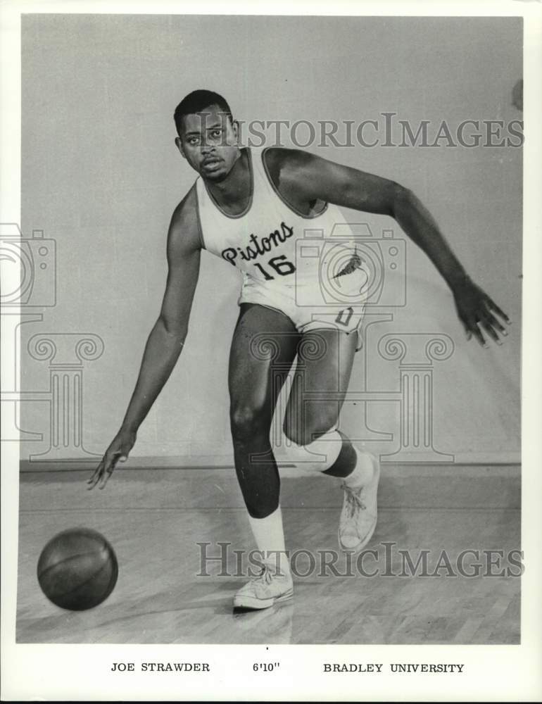 1968 Press Photo Basketball player Joe Strawder in Pistons uniform - pis08646- Historic Images