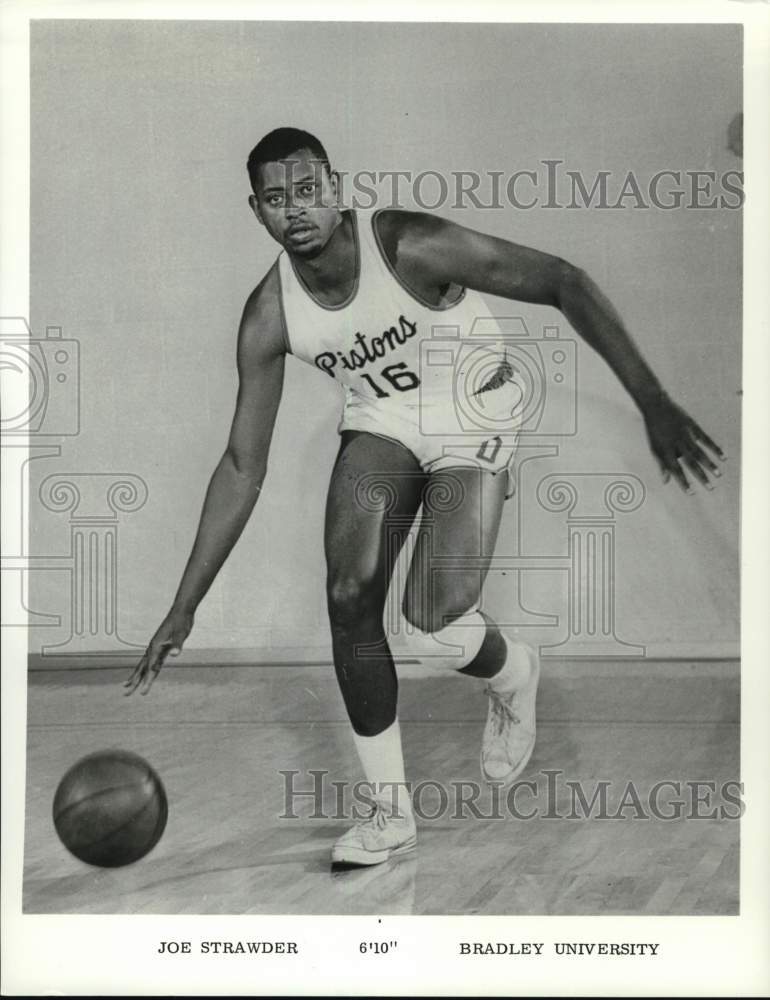 1968 Press Photo Basketball player Joe Strawder in Pistons uniform - pis08646- Historic Images
