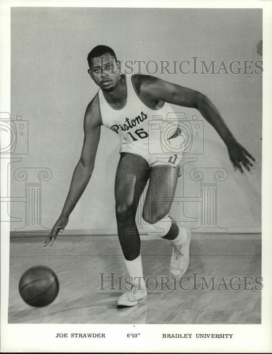 1968 Press Photo Basketball player Joe Strawder in Pistons uniform - pis08646- Historic Images