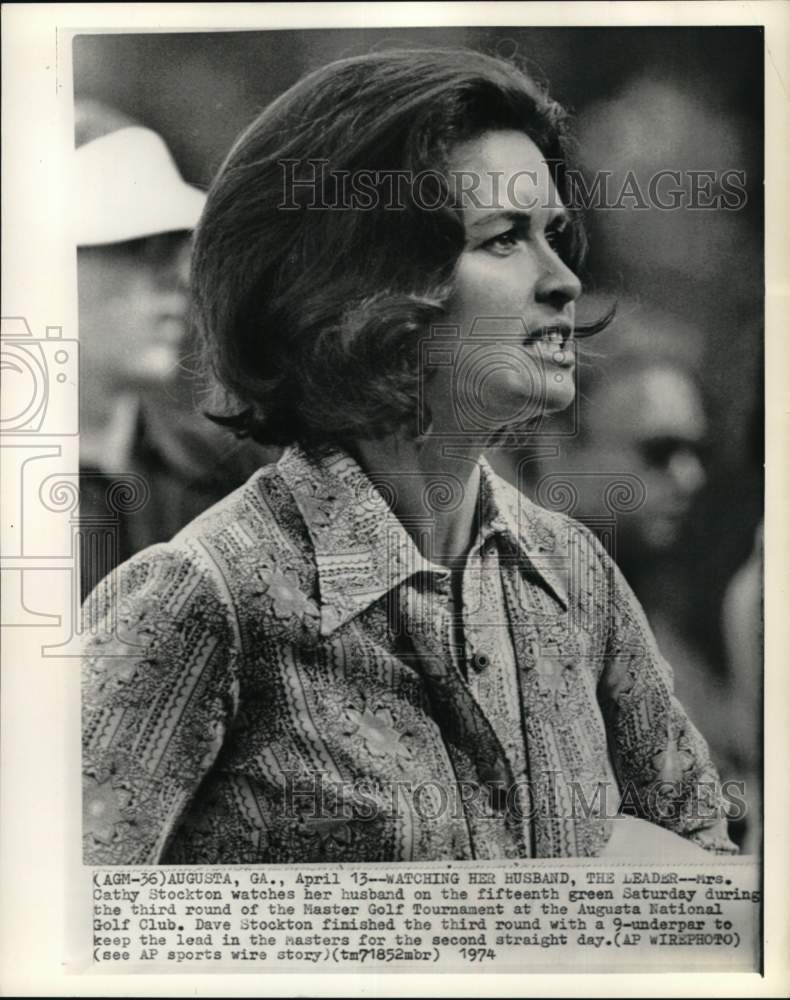 1974 Press Photo Cathy Stockton watches husband Dave's golf match, Georgia- Historic Images