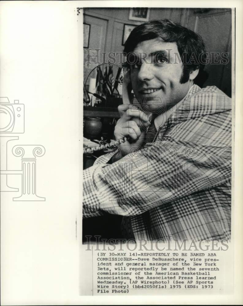 1975 Press Photo New York Nets Basketball Team&#39;s Dave DeBusschere On Telephone- Historic Images