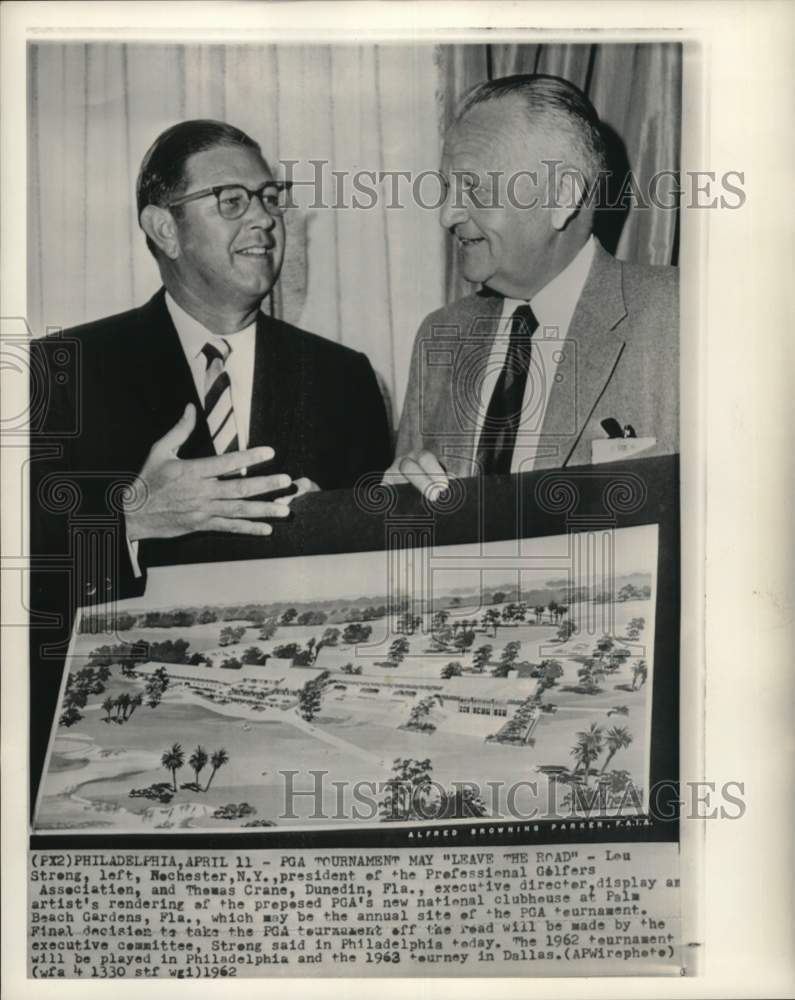 1962 Press Photo Golf Executives Lou Strong, Thomas Crane Show Florida Clubhouse- Historic Images