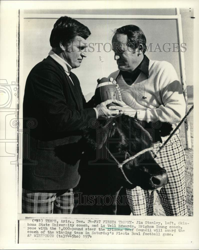 1974 Press Photo Football coaches Jim Stanley &amp; La Vell Edwards with a steer, AZ- Historic Images