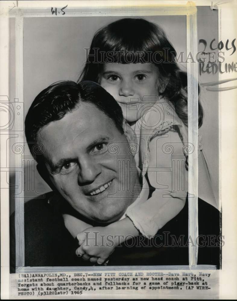 1965 Press Photo Football coach Dave Hart &amp; daughter Candy at home, Maryland- Historic Images