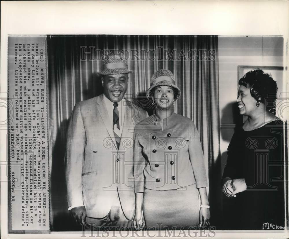 1964 Press Photo Former Boxer Sonny Liston &amp; wife Geraldine model hats, Denver- Historic Images