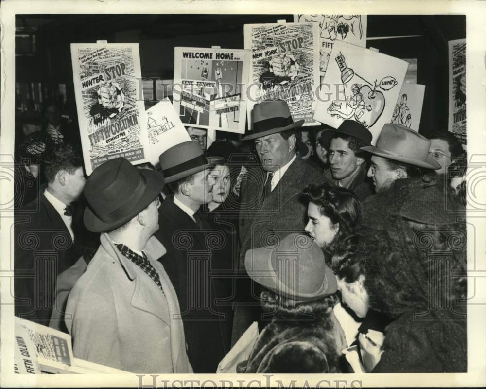 1941 Press Photo Gene Tunney with students against Fifth Column, New York- Historic Images