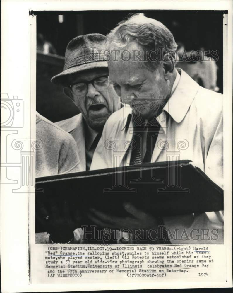 1974 Press Photo Gil Roberts, Red Grange View Old Photograph Of Memorial Stadium- Historic Images