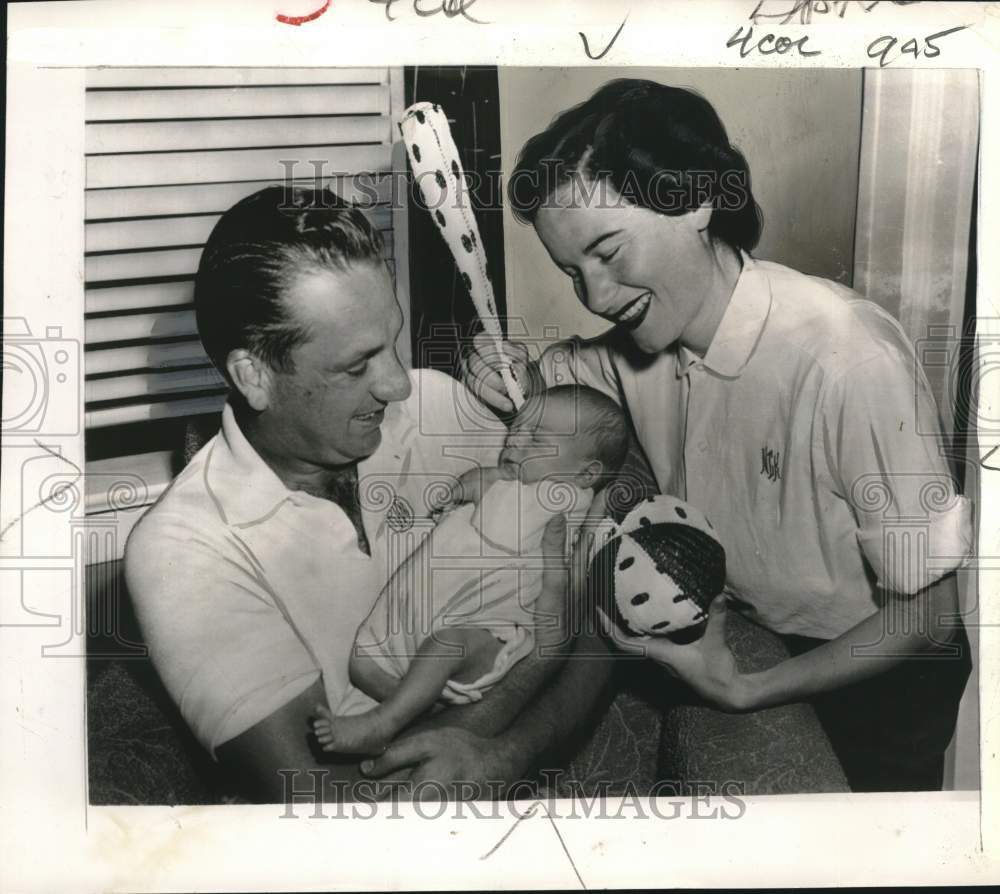 1953 Press Photo Chicago Cubs Baseball Player Ralph Kiner, Wife Nancy And Son- Historic Images
