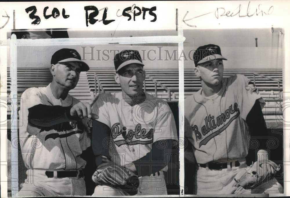 1958 Press Photo Orioles Baseball&#39;s Paul Richards Points For Jack Harshman- Historic Images