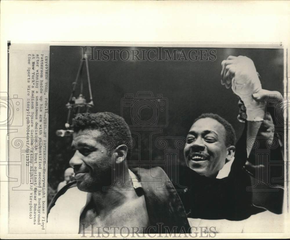 1972 Press Photo Second Raises Boxer Floyd Patterson Hand After New York Victory- Historic Images
