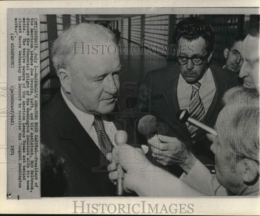 1971 Press Photo Press Ring American Baseball League's Joe Cronin, Bob Holbrook- Historic Images