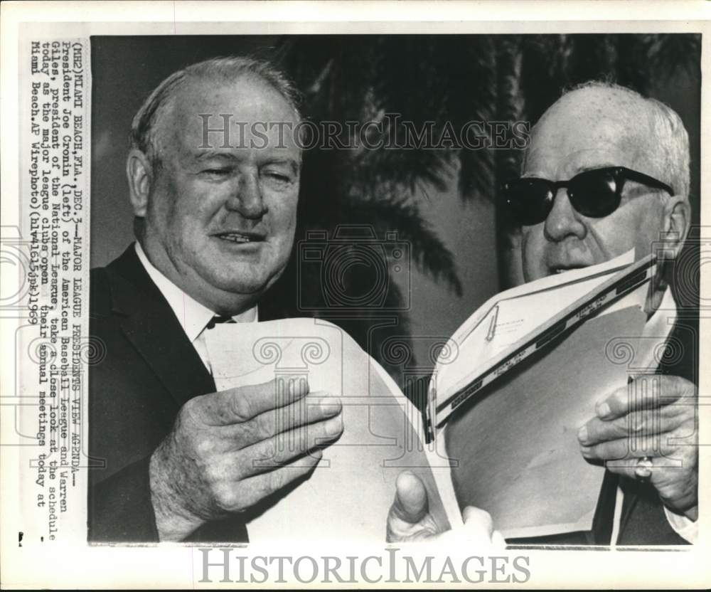 1969 Press Photo Baseball League Presidents Joe Cronin, Warren Giles In Florida- Historic Images