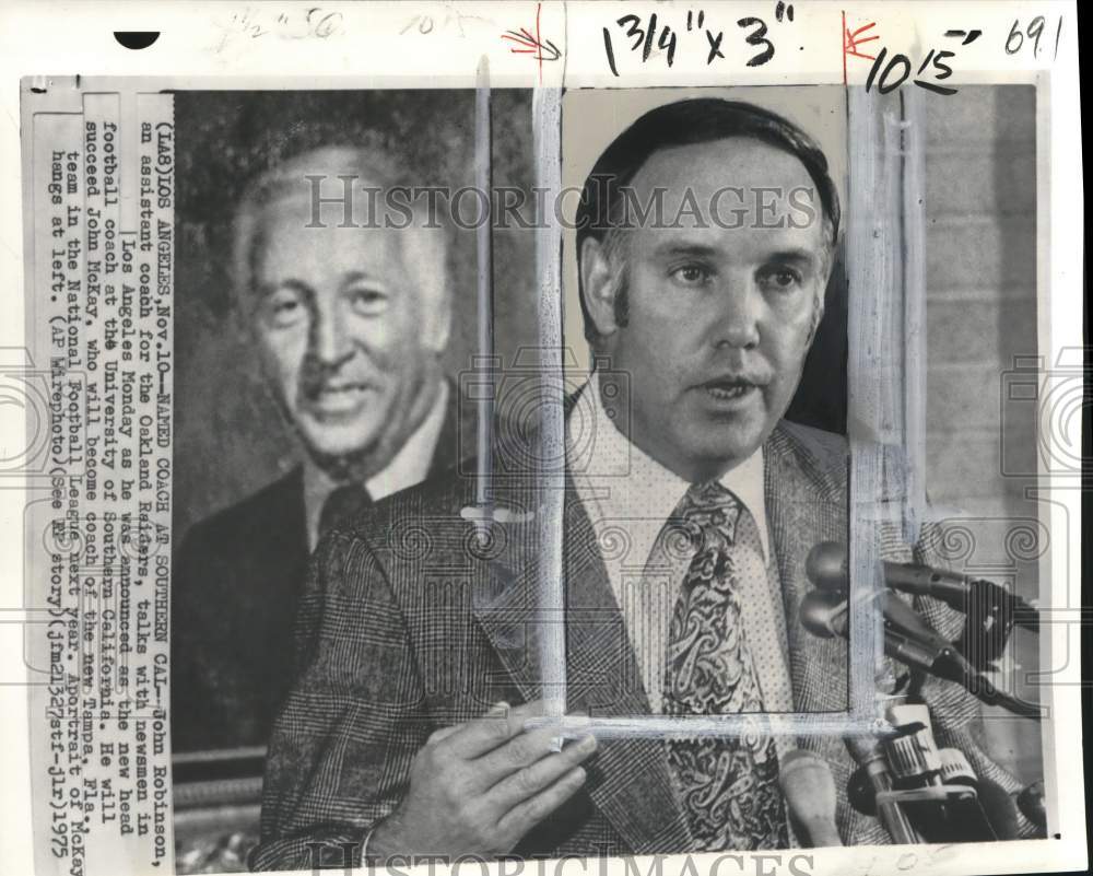 1975 Press Photo New Southern California Football John Robinson Introduced- Historic Images