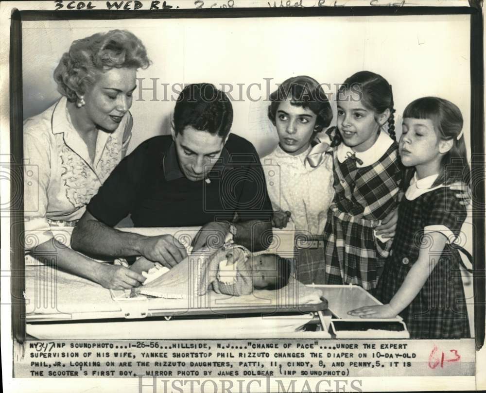 1956 Press Photo New York Yankee Baseball Team Shortstop Phil Rizzuto And Family- Historic Images