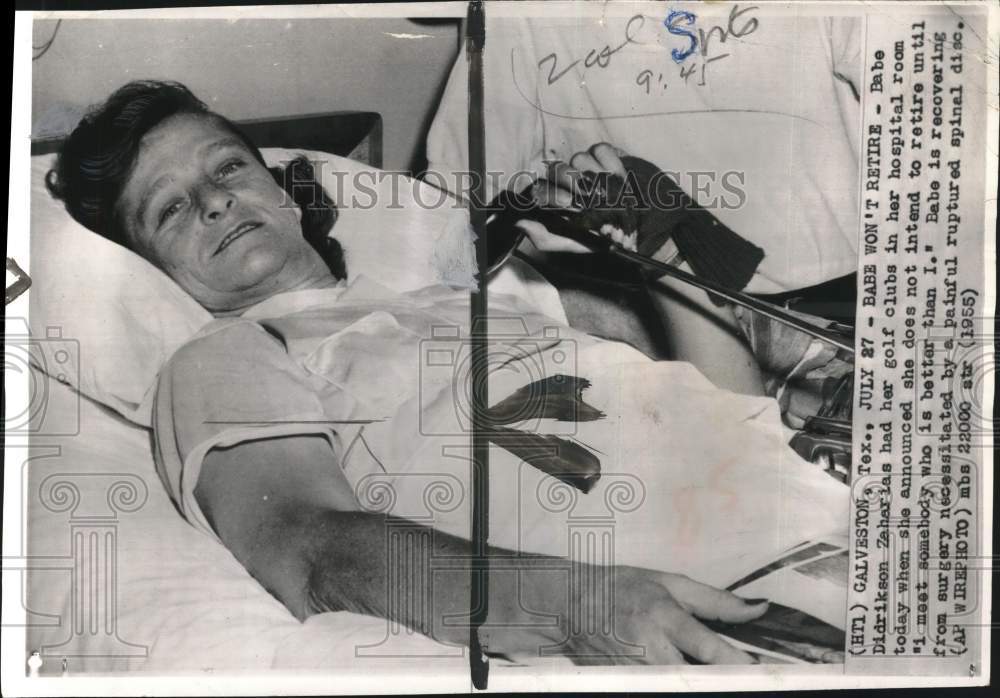 1955 Press Photo Babe Didrikson Zaharias With Golf Clubs In Galveston Hospital- Historic Images