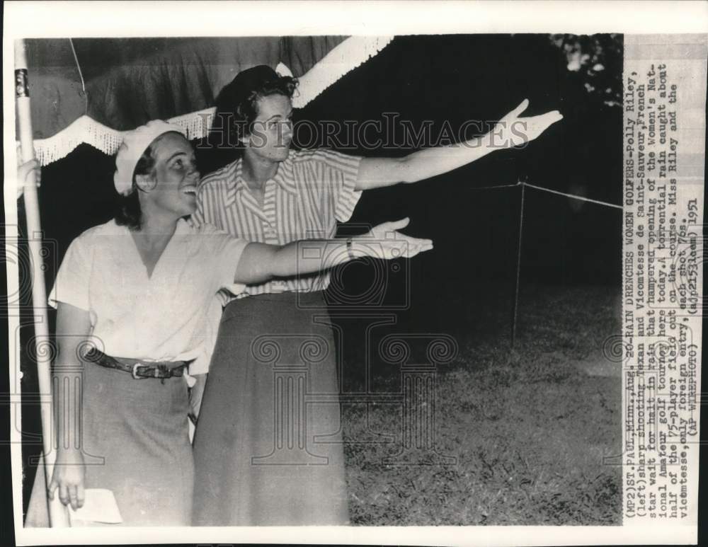 1951 Press Photo Golfers Polly Riley, Vicomtesse De Saint-Sauveur In St. Paul- Historic Images