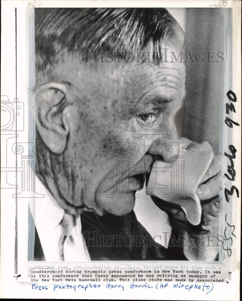 1965 Press Photo Casey Stengel announces retirement during conference, New York- Historic Images