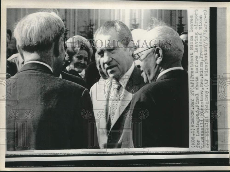 Load image into Gallery viewer, 1972 Press Photo US President Nixon &amp; Soviet President Nikolai Podgorny, Moscow
