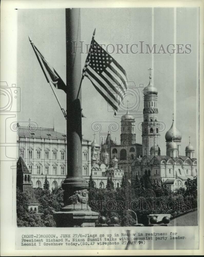 1974 Press Photo American Flag and Buildings at Moscow Russia City View