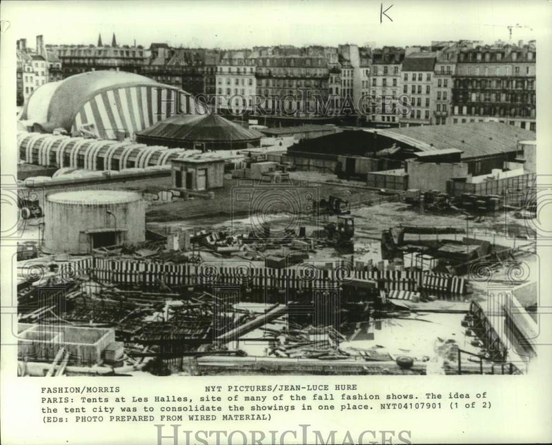 Load image into Gallery viewer, 1979 Press Photo Tents at Les Halles, site of fall fashion shows, Paris, France
