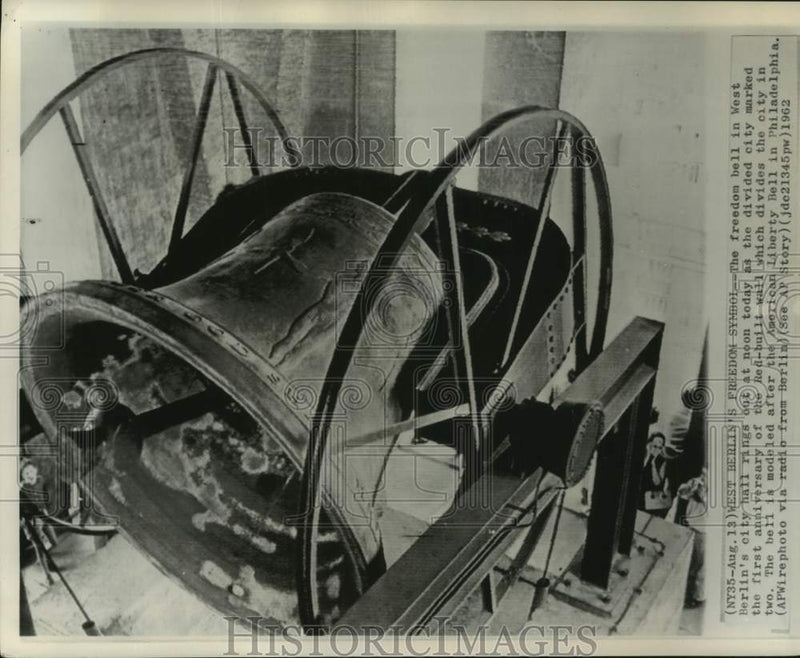 Load image into Gallery viewer, 1962 Press Photo Freedom Bell In West Berlin's City Hall Rings On Anniversary
