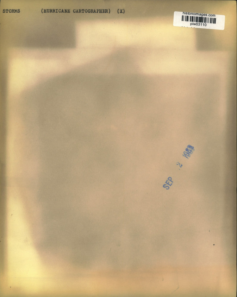 1969 Press Photo Cartographer Bob Carrodus marks land masses on photographs, FL